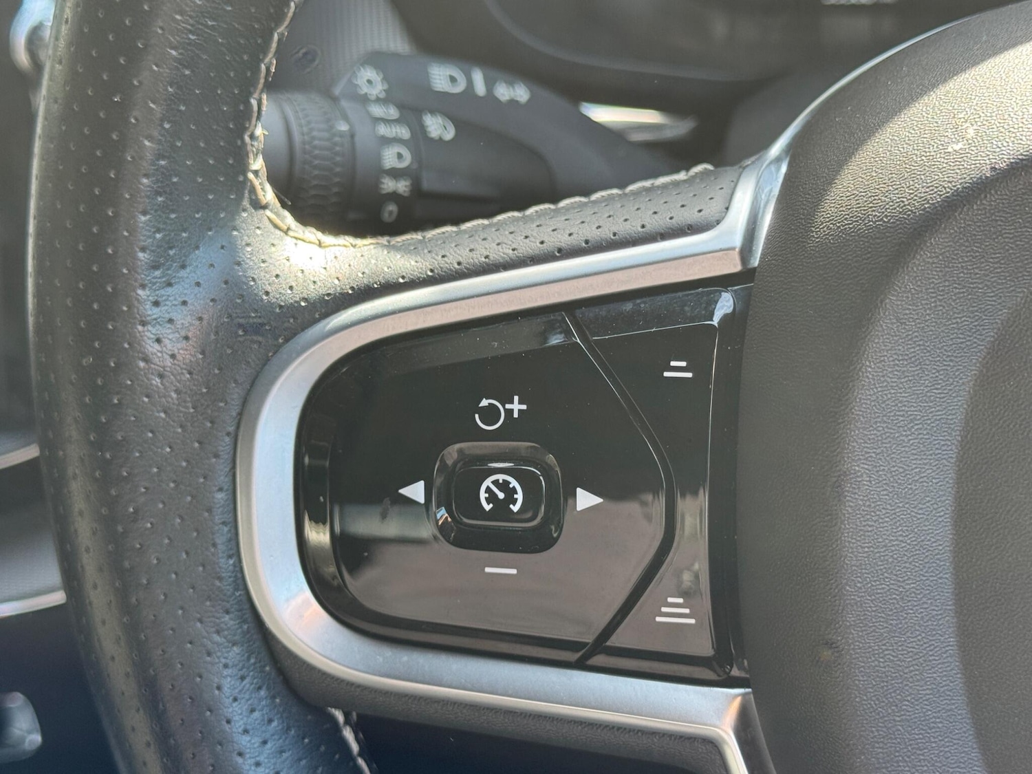 Used Volvo XC60 2018 for sale - 77925084: Photo 24