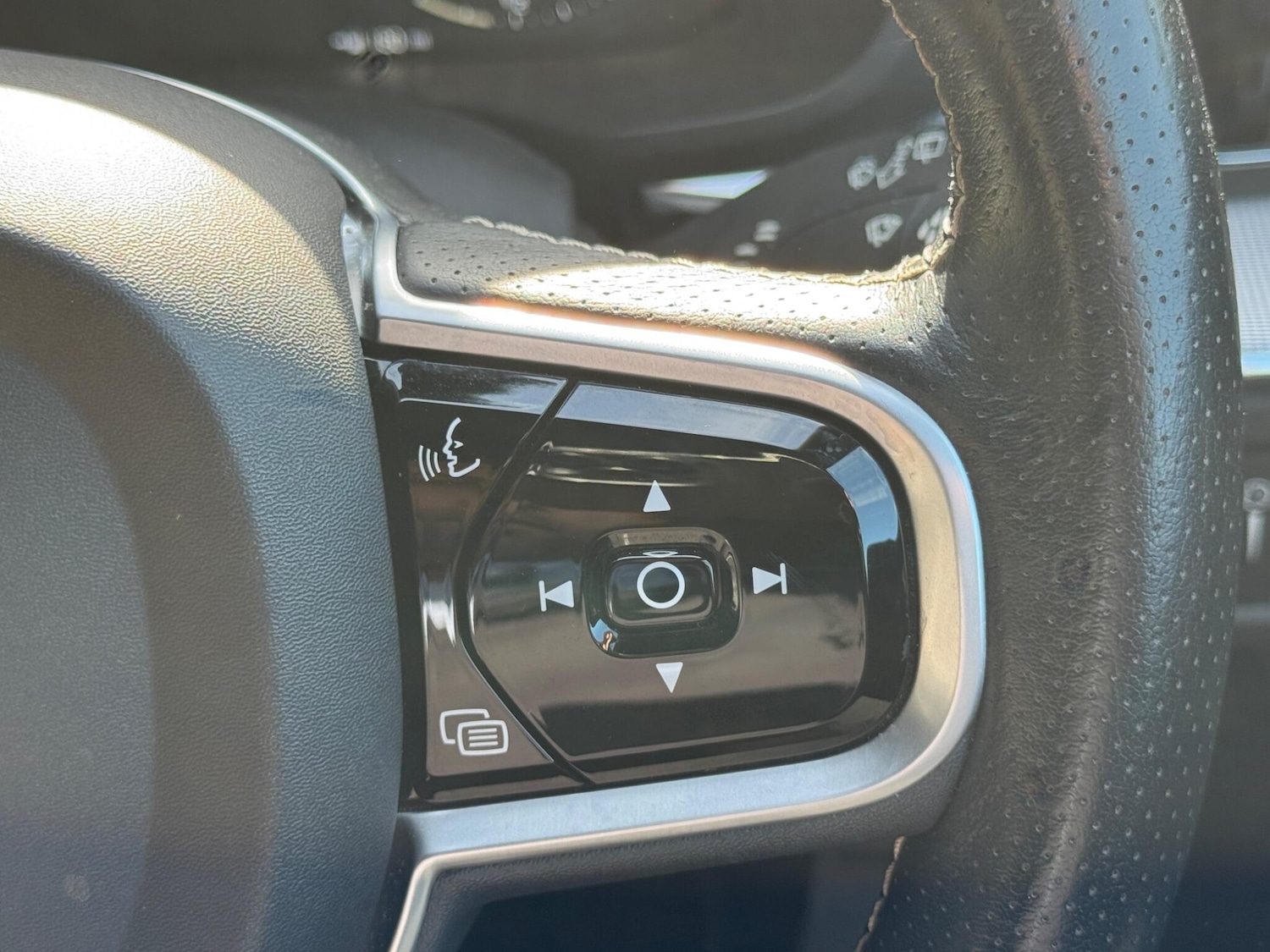 Used Volvo XC60 2018 for sale - 77925084: Photo 25