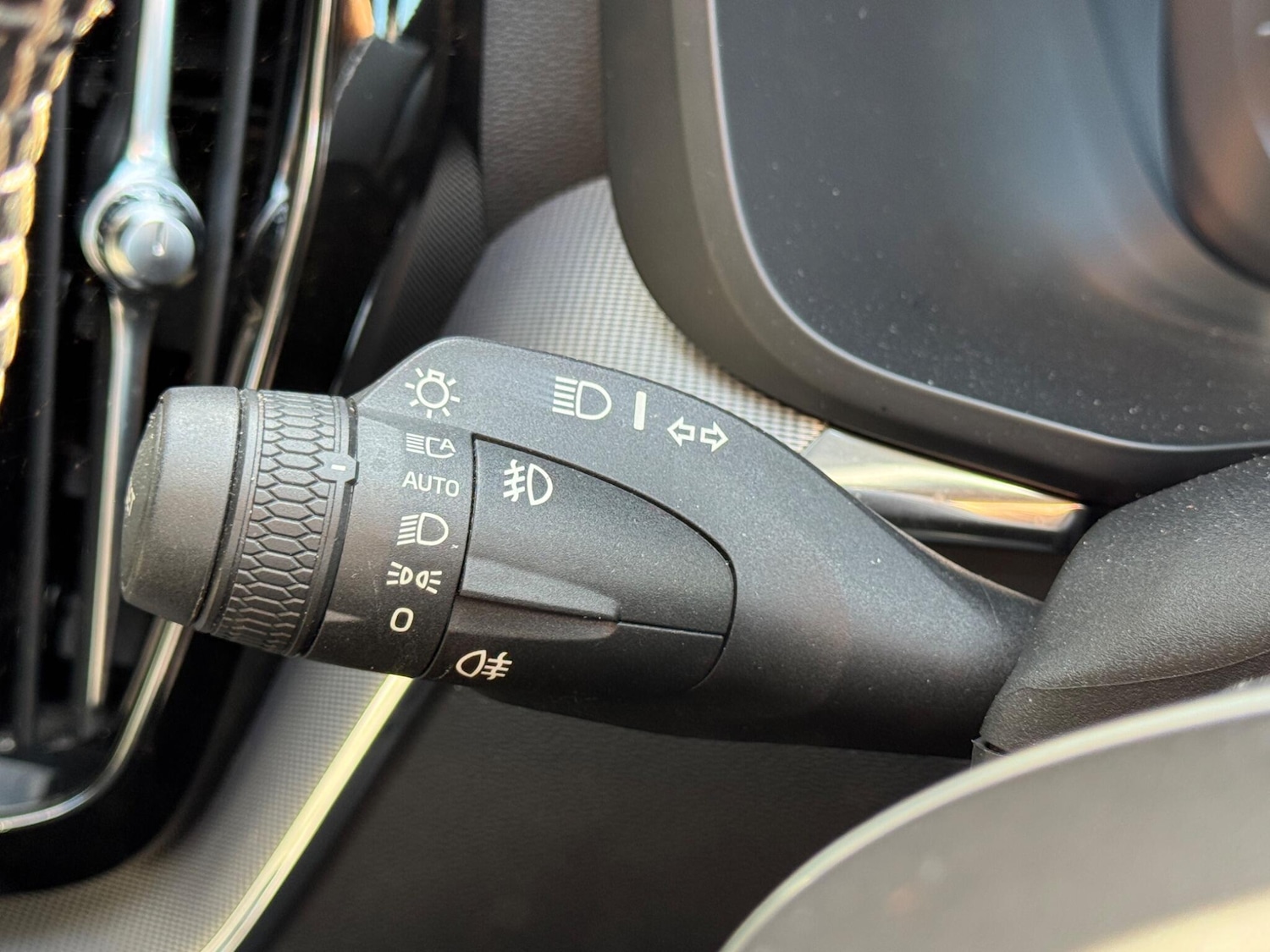 Used Volvo XC60 2018 for sale - 77925084: Photo 26