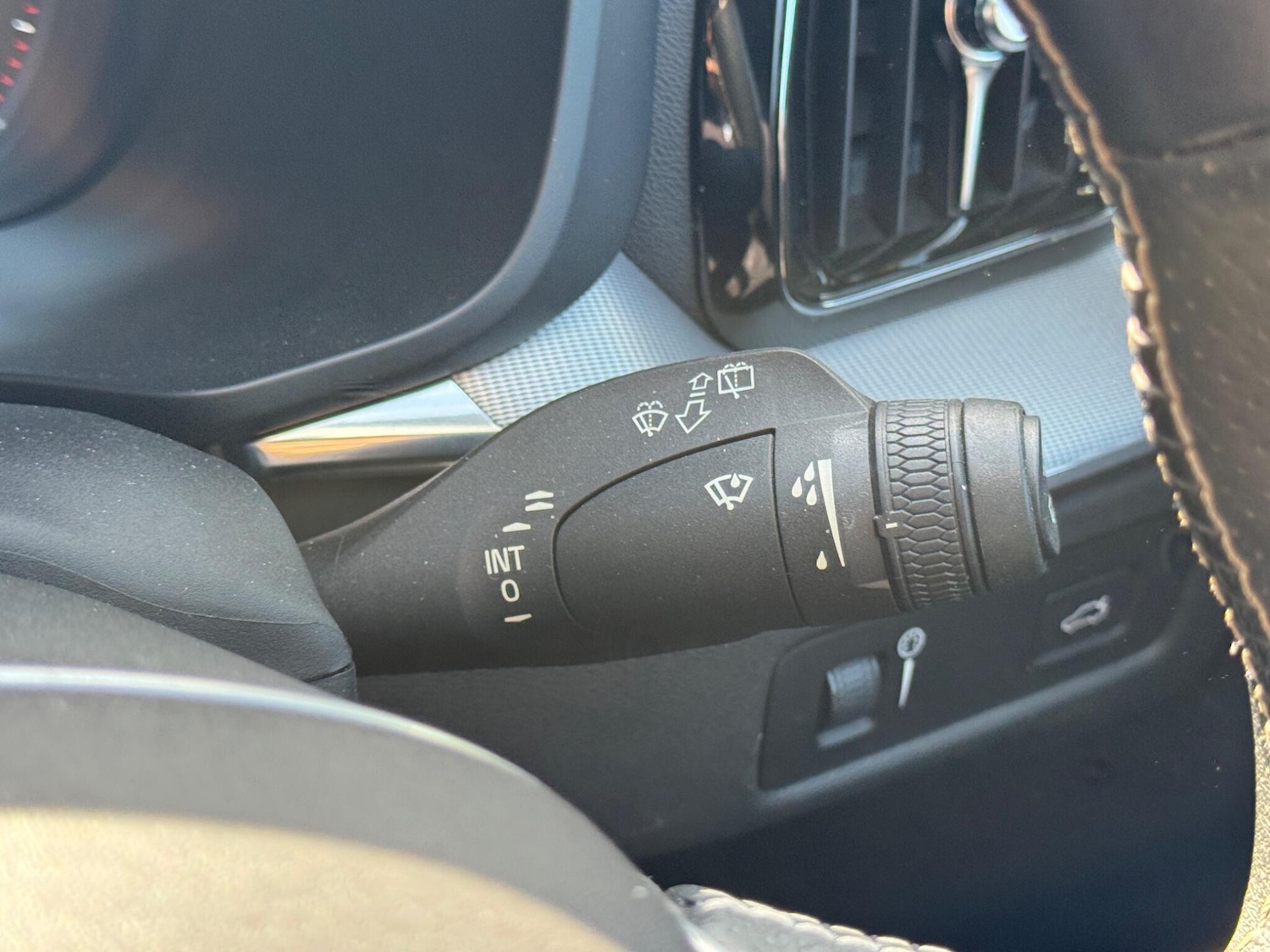 Used Volvo XC60 2018 for sale - 77925084: Photo 27