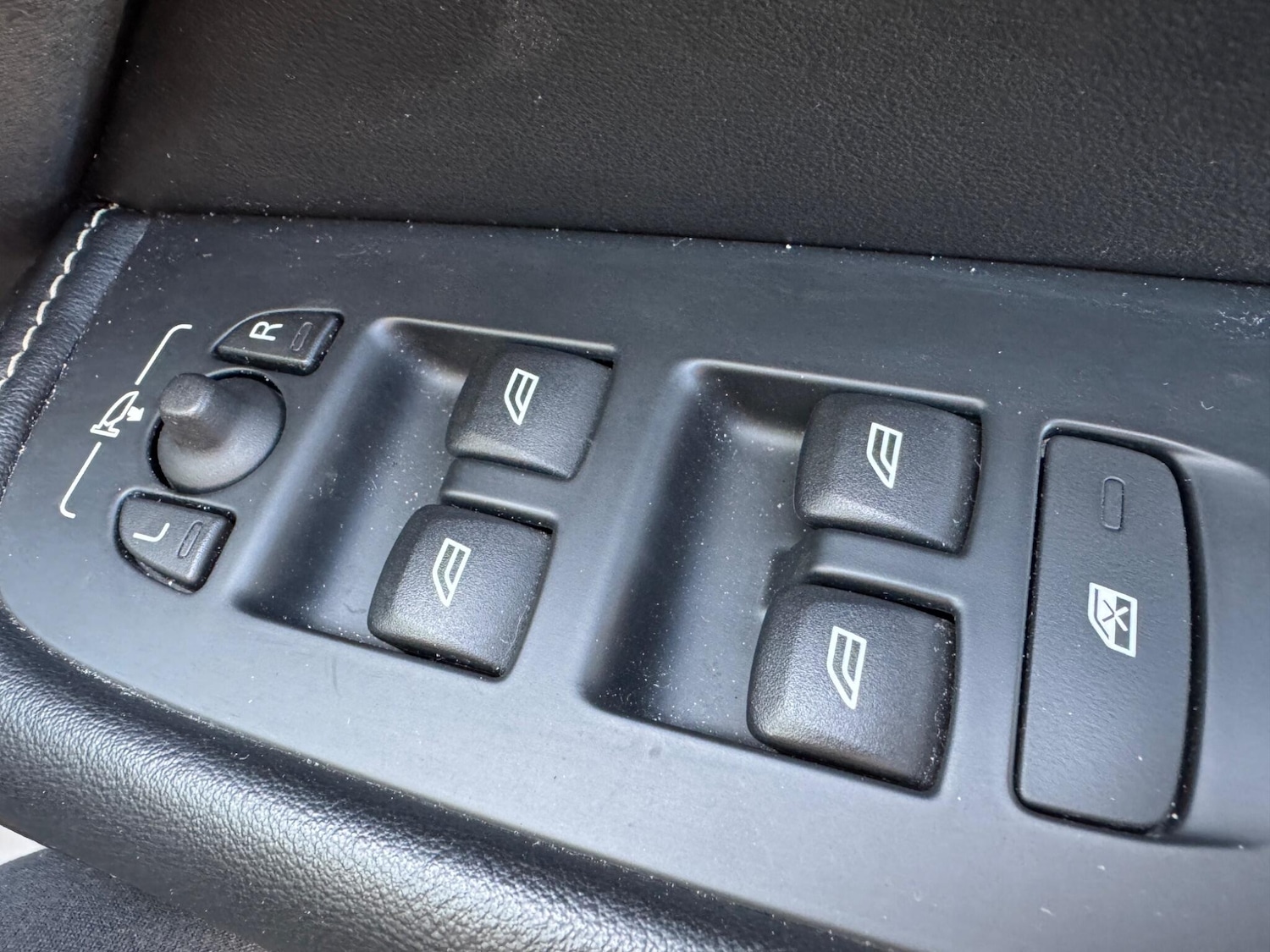 Used Volvo XC60 2018 for sale - 77925084: Photo 28