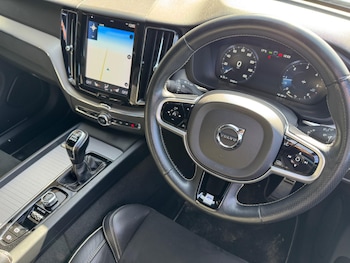 Used Volvo XC60 2018 for sale - 77925084: Photo