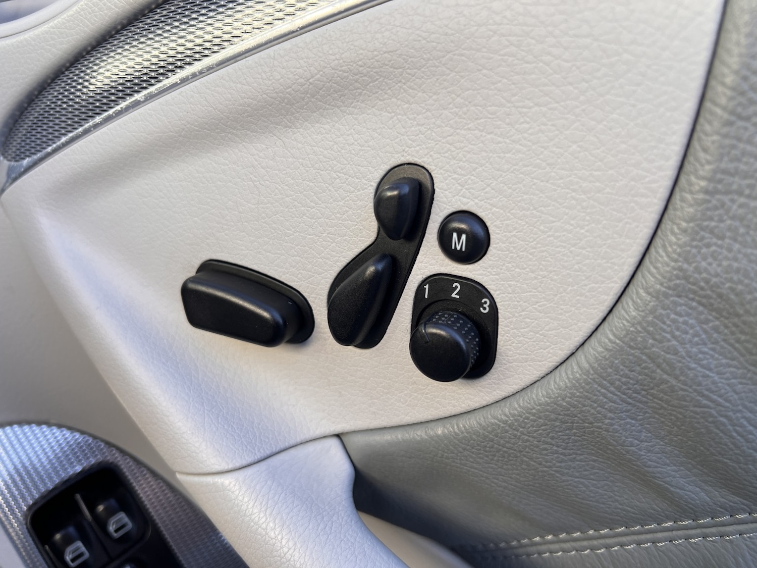 Used Mercedes-Benz CLK 2003 for sale - 77715103: Photo 49