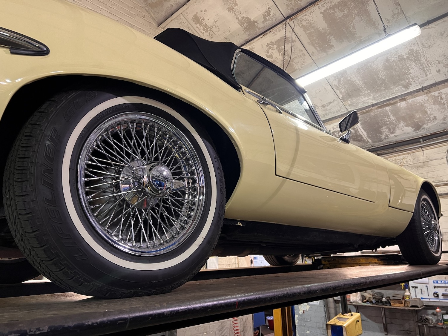 Used Jaguar E-Type 1973 for sale - 77915699: Photo 35