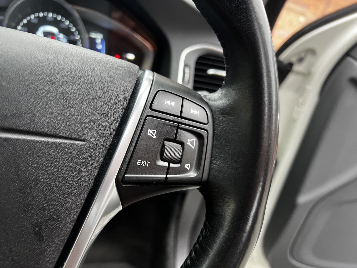 Used Volvo V60 2023 for sale - 76948727: Photo 28