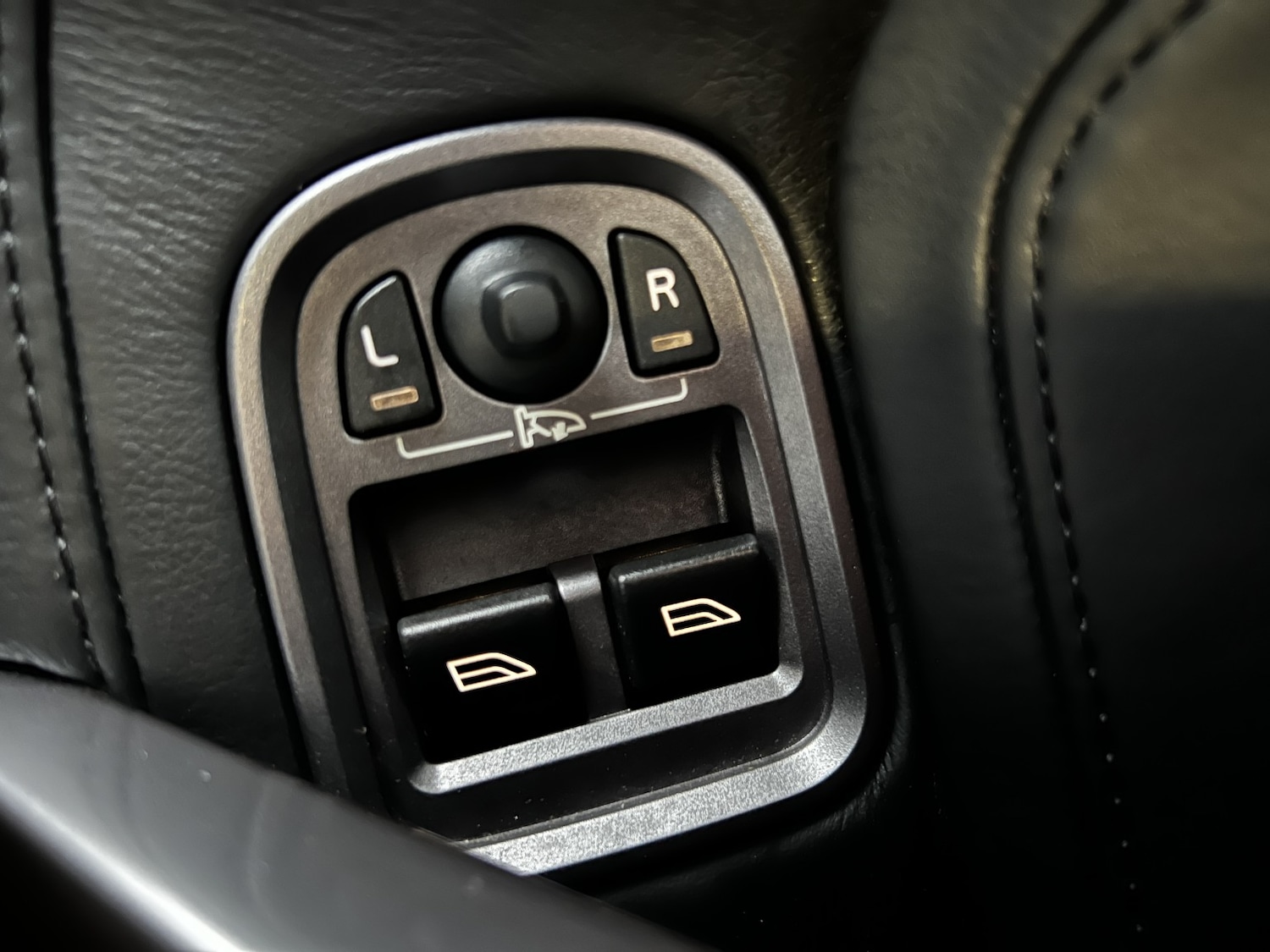 Used Aston Martin DB9 2006 for sale - 77159301: Photo 26