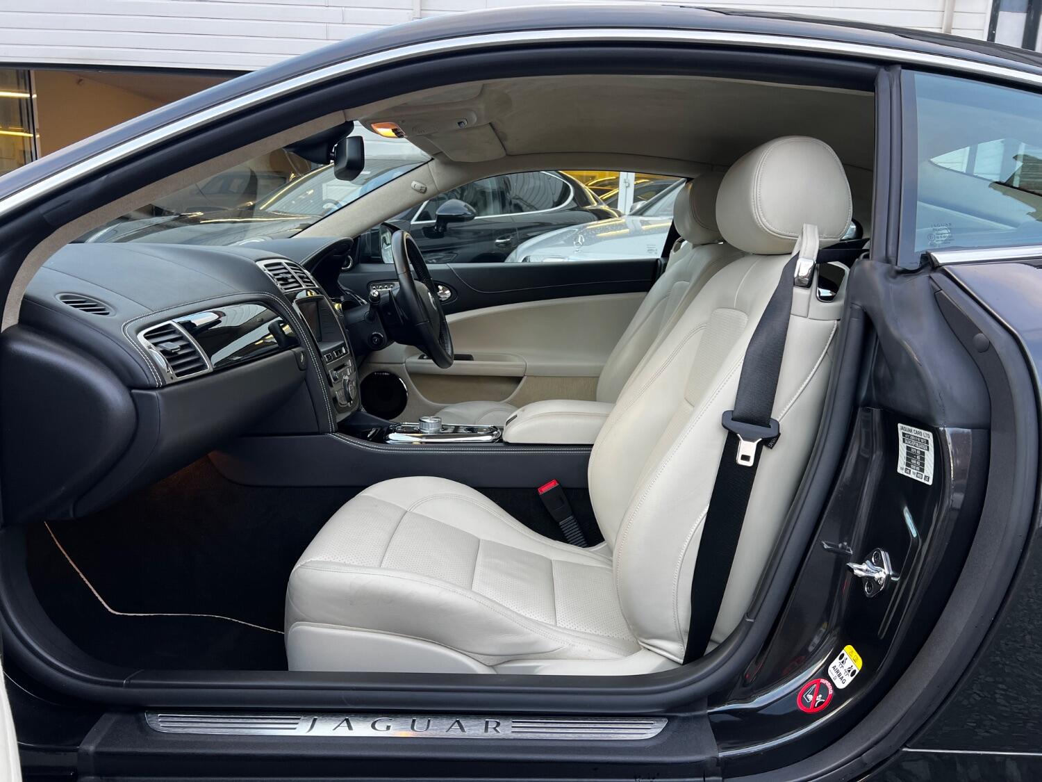 Used Jaguar XK 2011 for sale - 76948730: Photo 12