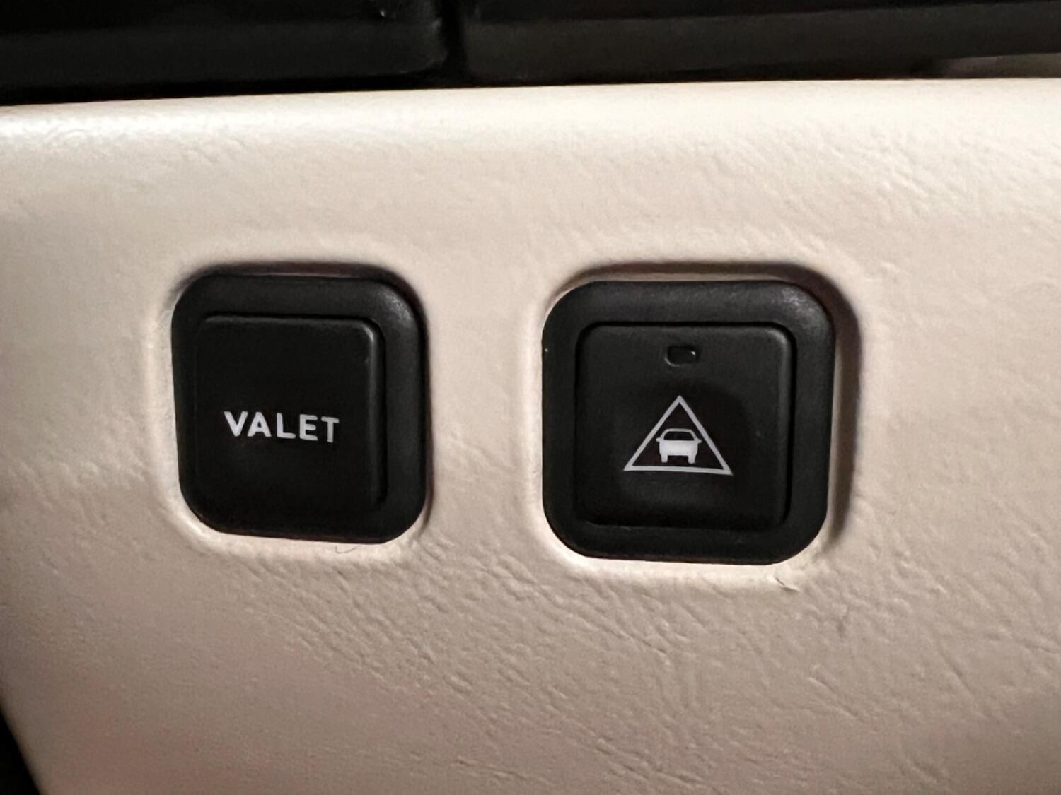 Used Jaguar XKR 2006 for sale - 77881056: Photo 8