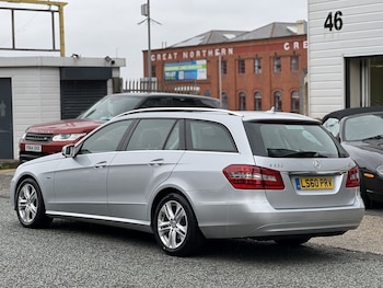 Used Mercedes-Benz E Class 2010 for sale - 77864883: Photo