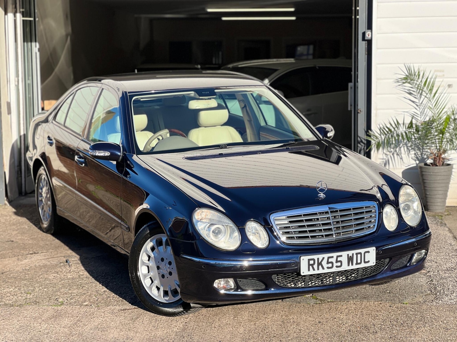 Used Mercedes-Benz E Class 2005 for sale - 76645945: Photo 1