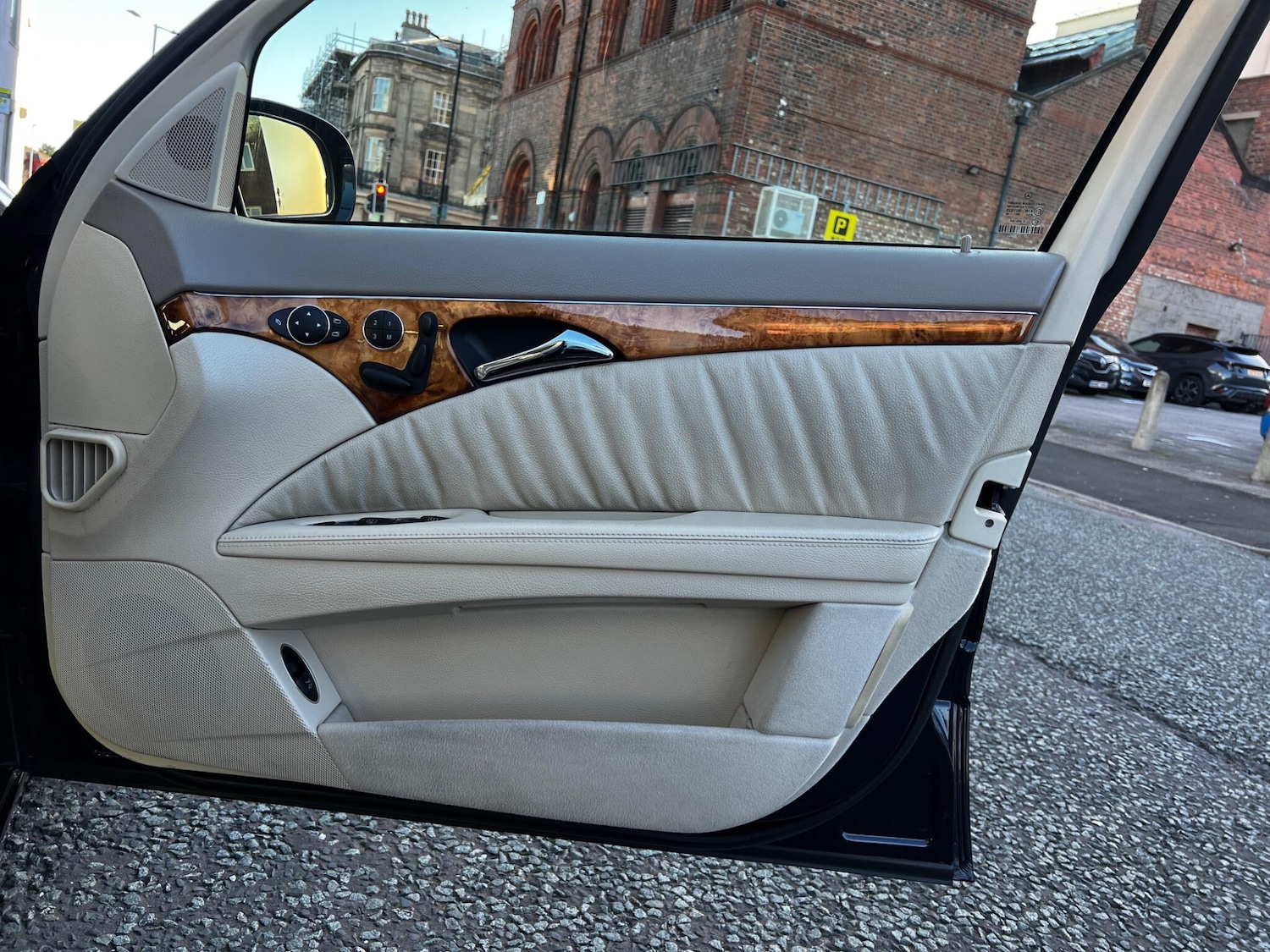 Used Mercedes-Benz E Class 2005 for sale - 76645945: Photo 46