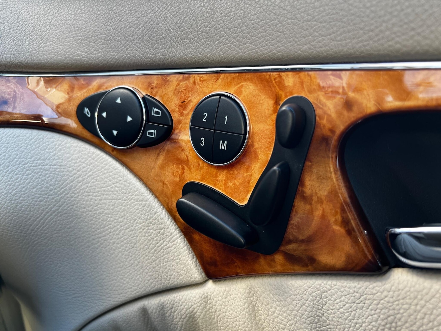 Used Mercedes-Benz E Class 2005 for sale - 76645945: Photo 50