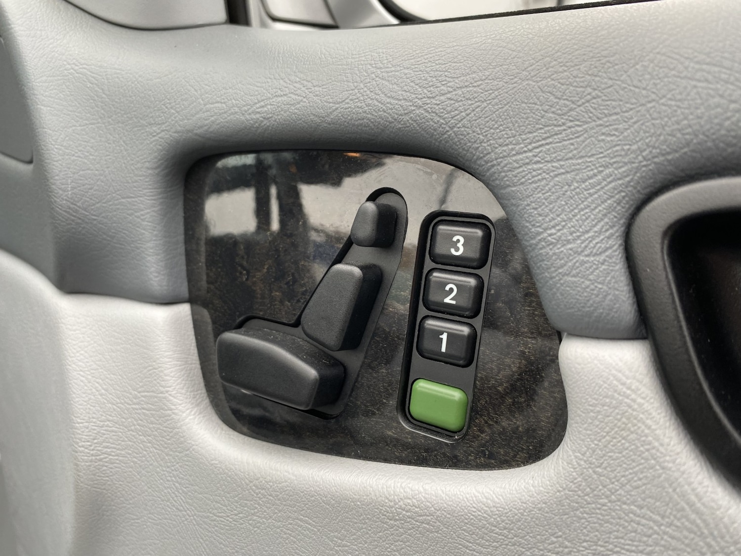 Used Mercedes-Benz CLK 2002 for sale - 76968582: Photo 17