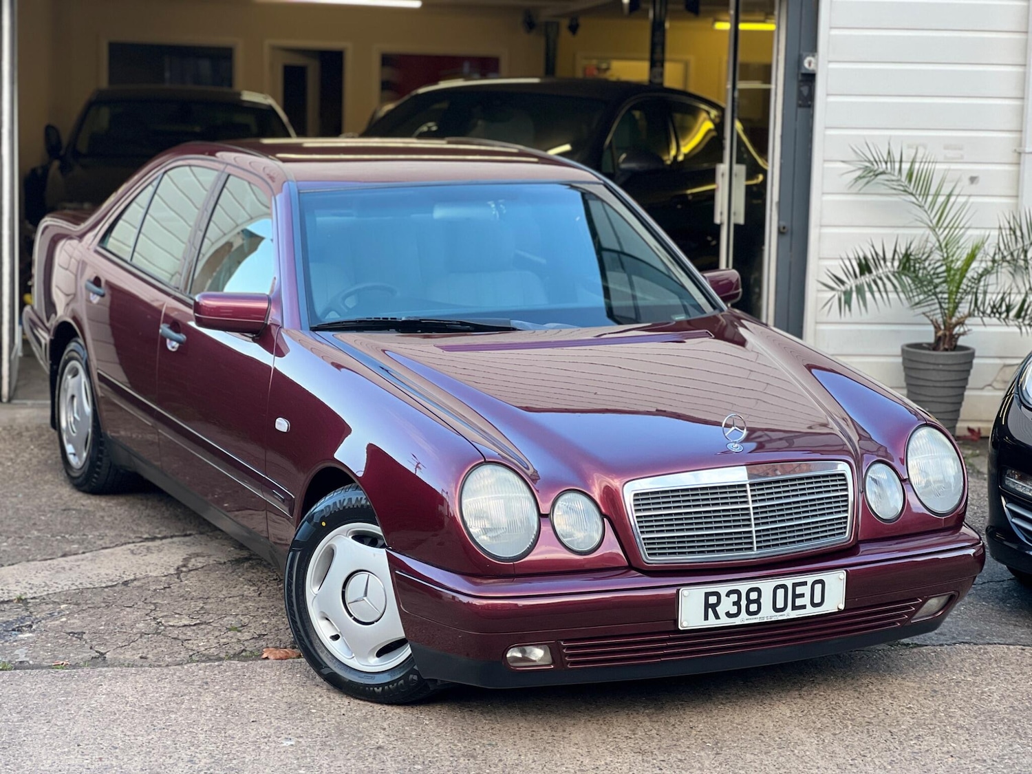 Used Mercedes-Benz E Class 1998 for sale - 76513054: Photo 1