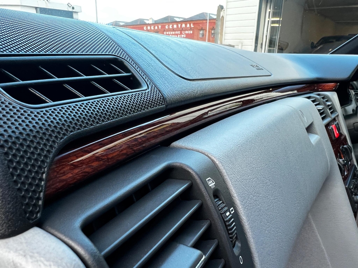 Used Mercedes-Benz E Class 1998 for sale - 76513054: Photo 11