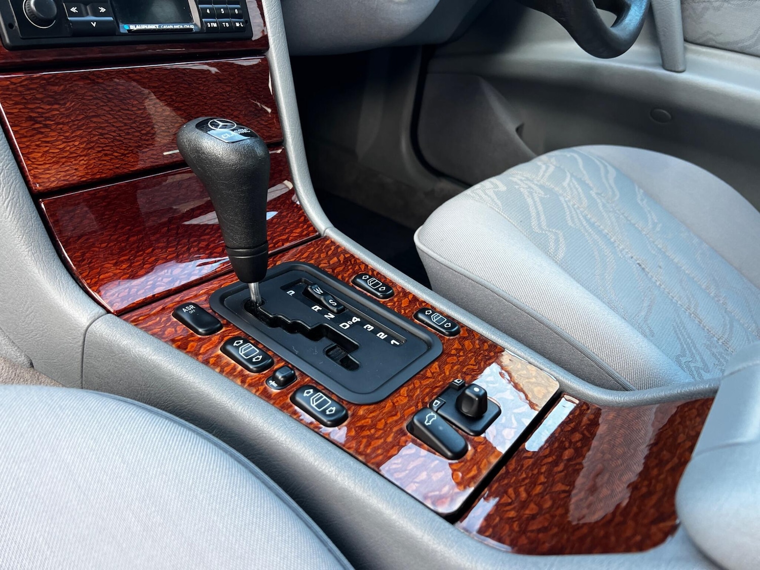 Used Mercedes-Benz E Class 1998 for sale - 76513054: Photo 12