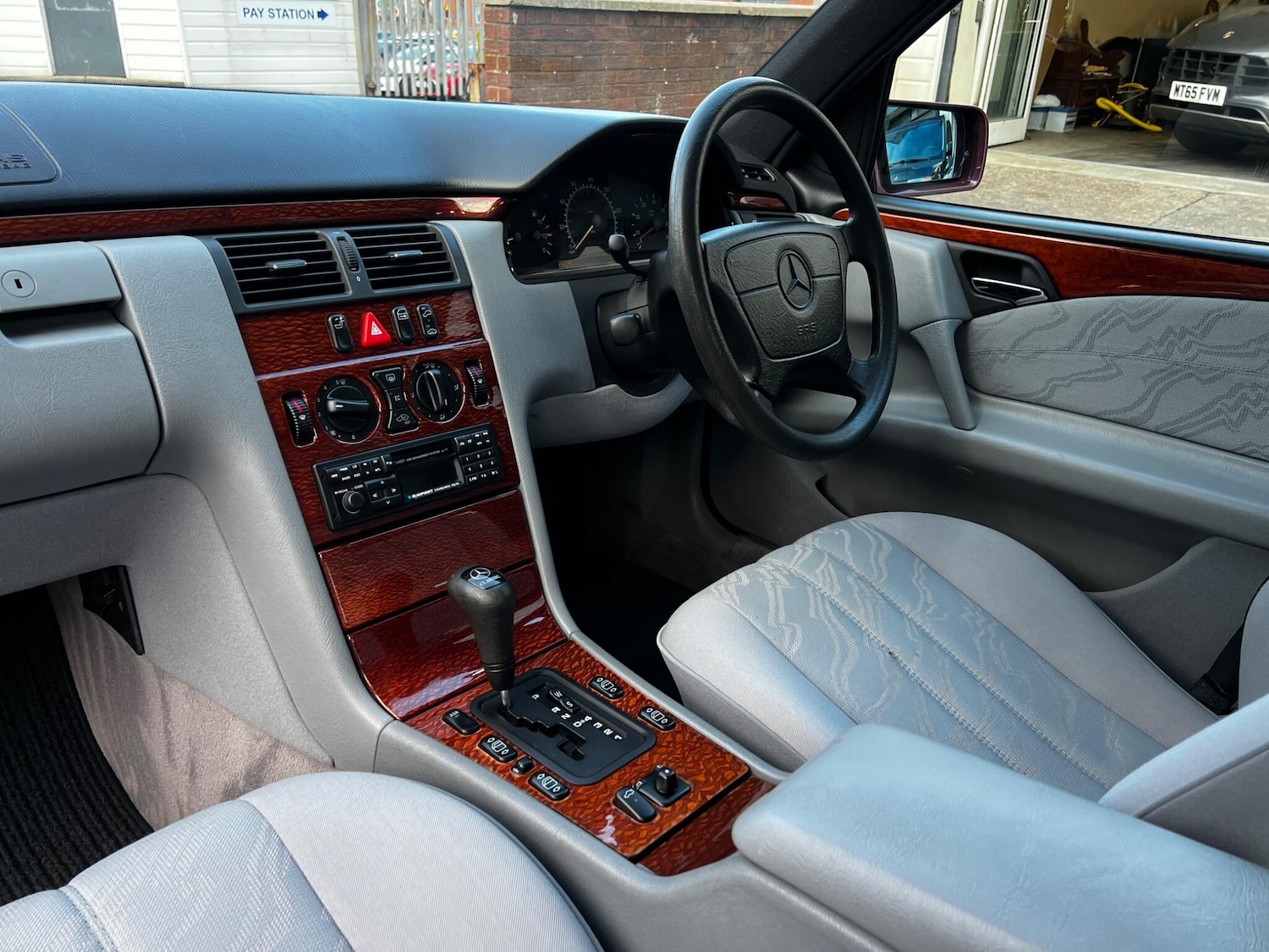 Used Mercedes-Benz E Class 1998 for sale - 76513054: Photo 14