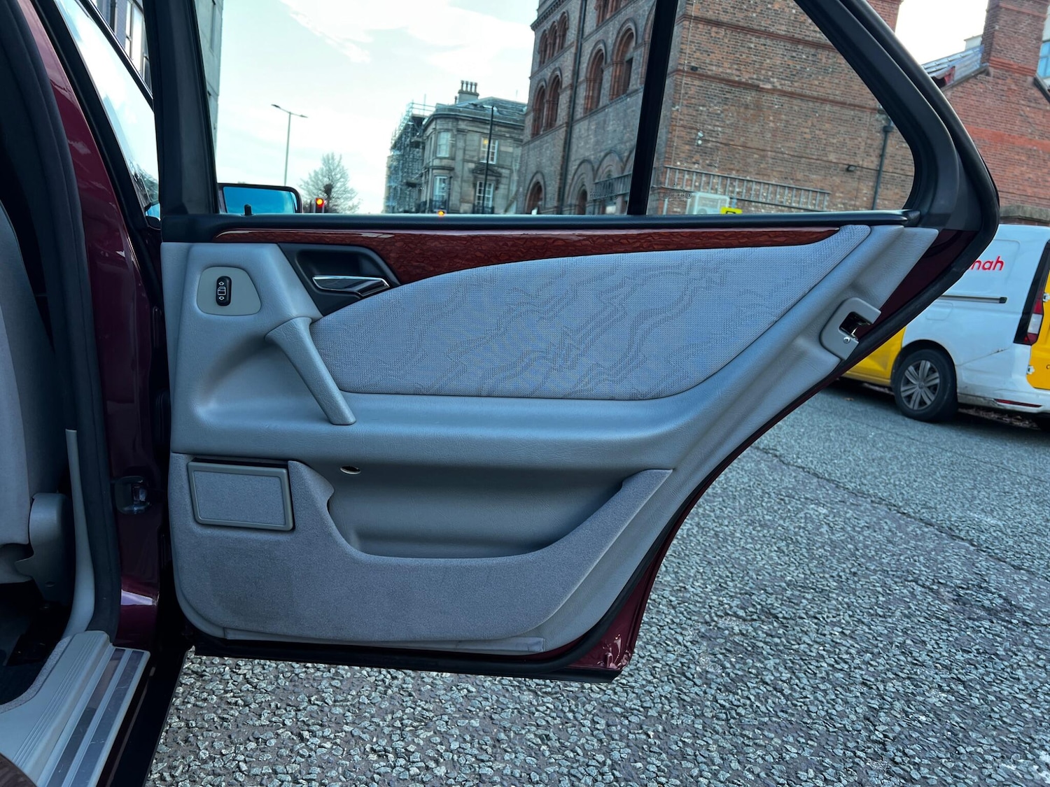 Used Mercedes-Benz E Class 1998 for sale - 76513054: Photo 47