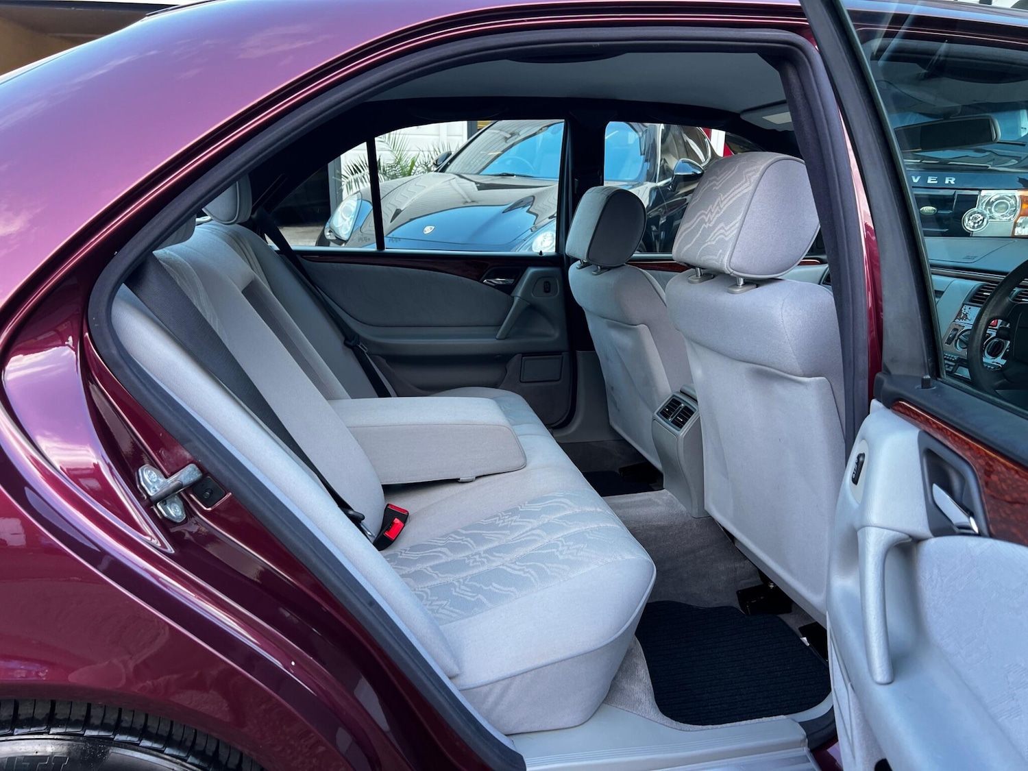 Used Mercedes-Benz E Class 1998 for sale - 76513054: Photo 54