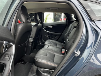 Used Volvo V40 2018 for sale - 79150359: Photo