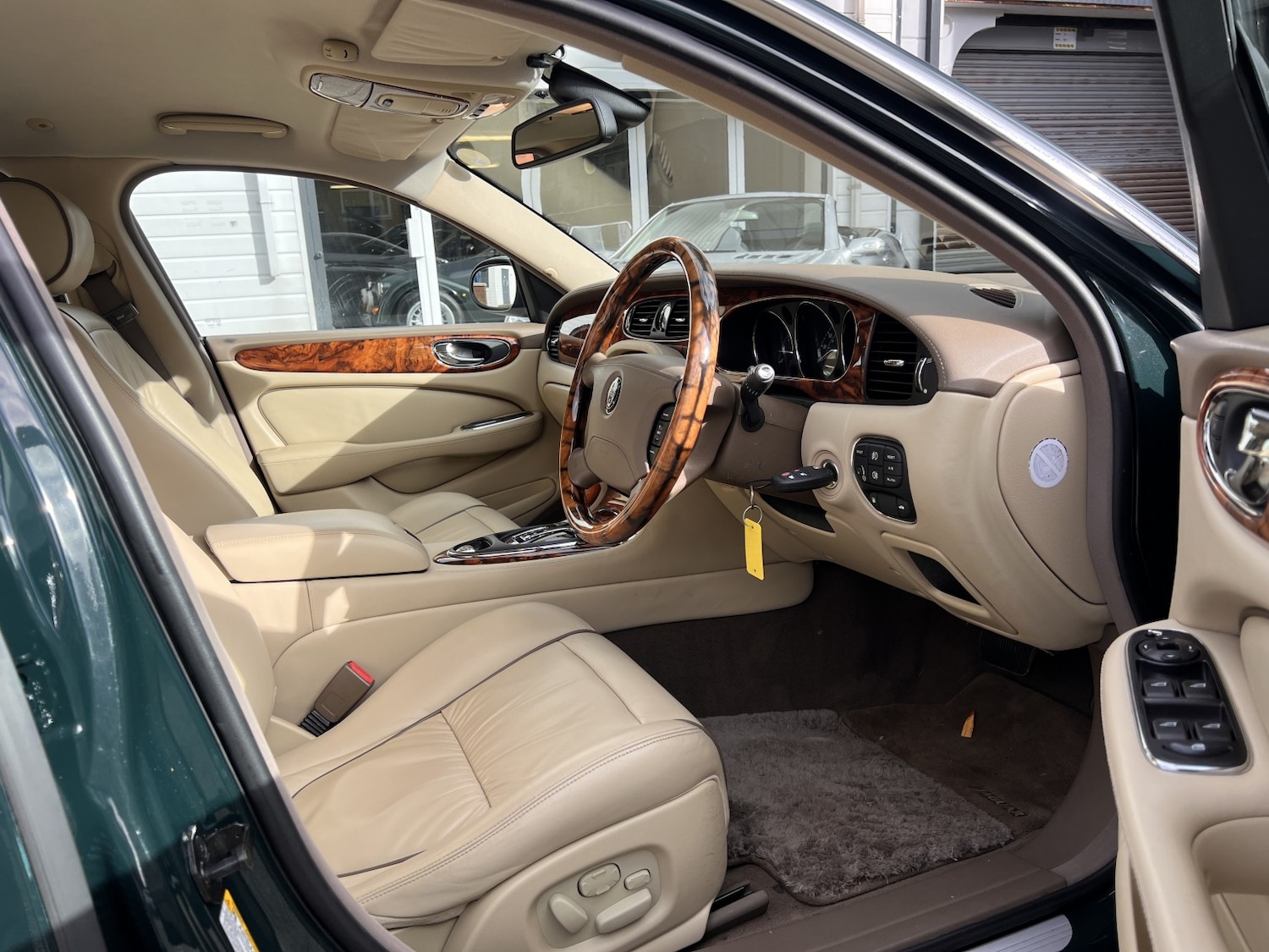 Used Jaguar XJ 2021 for sale - 77687656: Photo 2