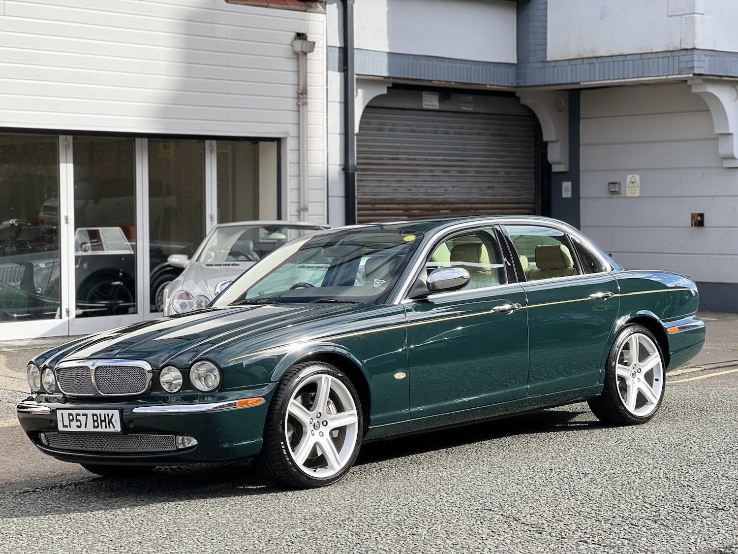 Used Jaguar XJ 2021 for sale - 77687656: Photo 3