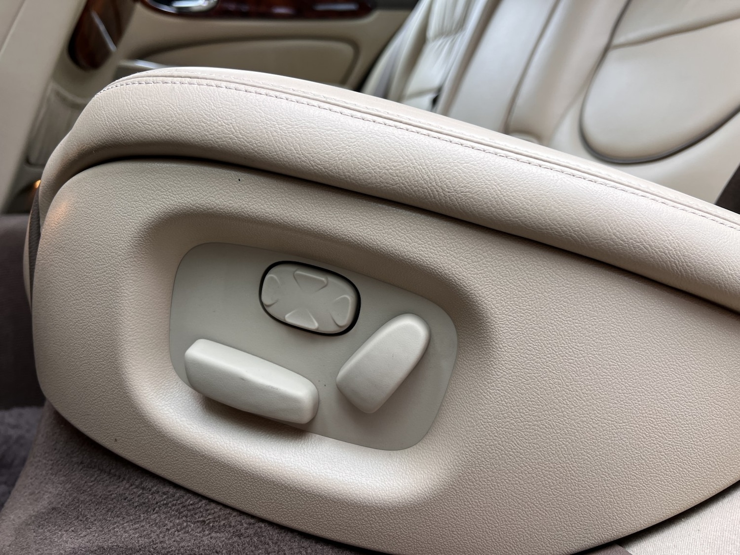 Used Jaguar XJ 2021 for sale - 77687656: Photo 37