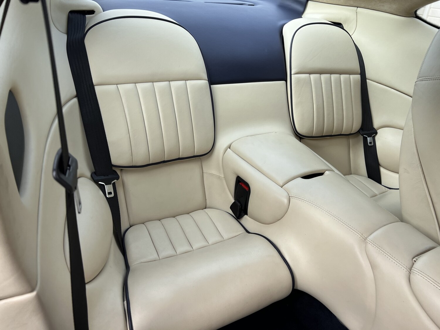 Used Aston Martin DB7 1998 for sale - 77864903: Photo 21