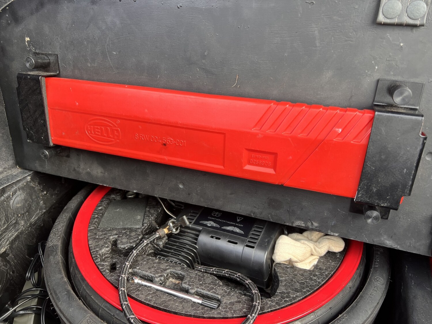 Used Aston Martin DB7 1998 for sale - 77864903: Photo 36