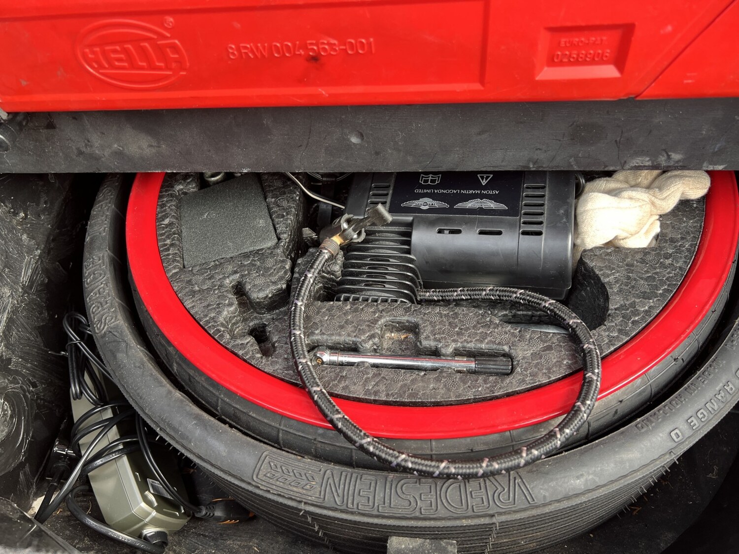 Used Aston Martin DB7 1998 for sale - 77864903: Photo 37