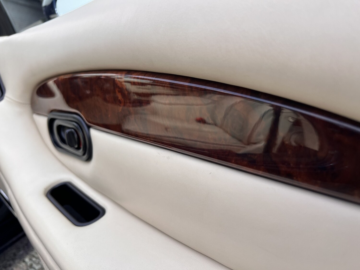 Used Aston Martin DB7 1998 for sale - 77864903: Photo 57