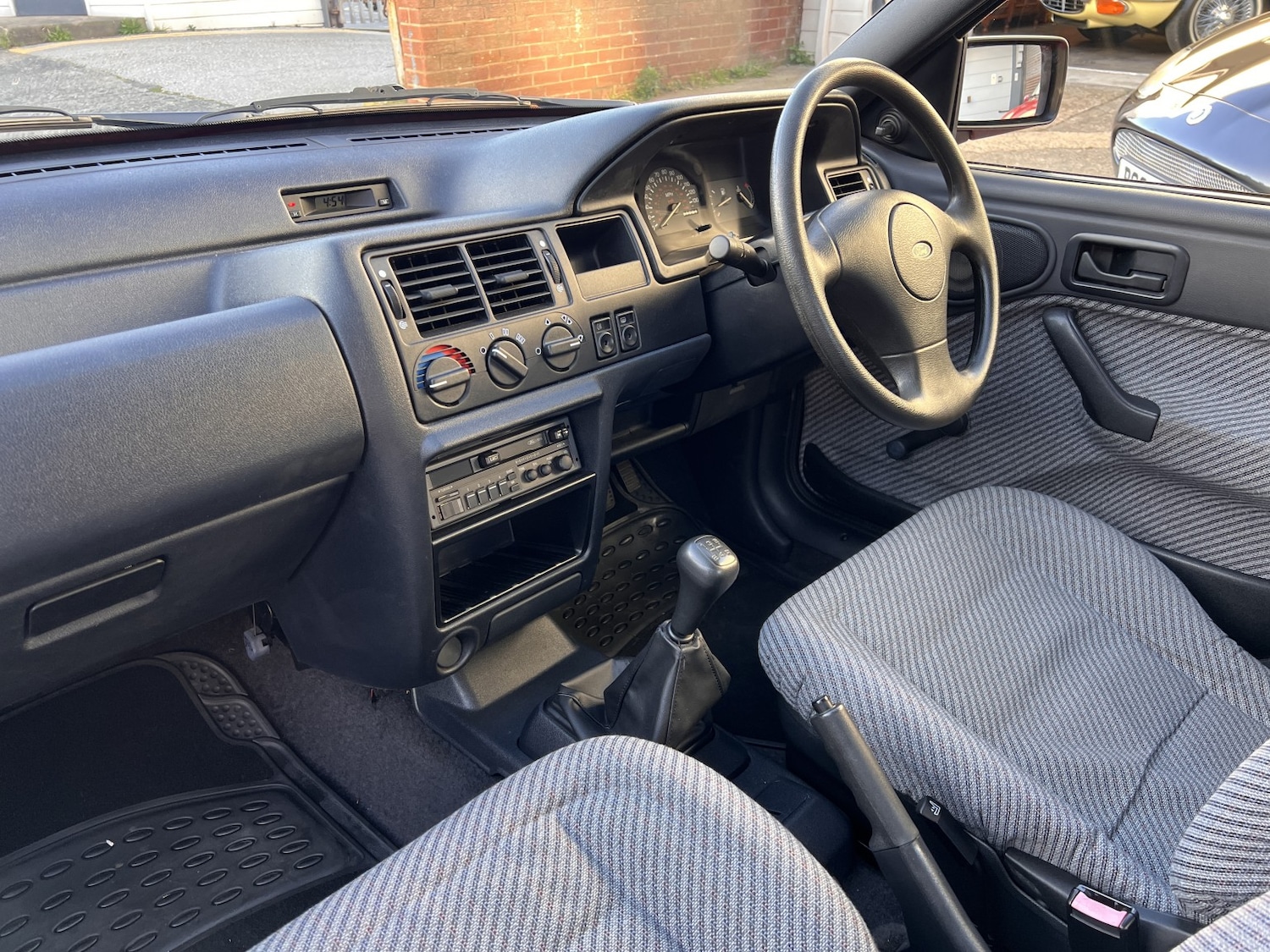 Used Ford Escort 1993 for sale - 77915702: Photo 2