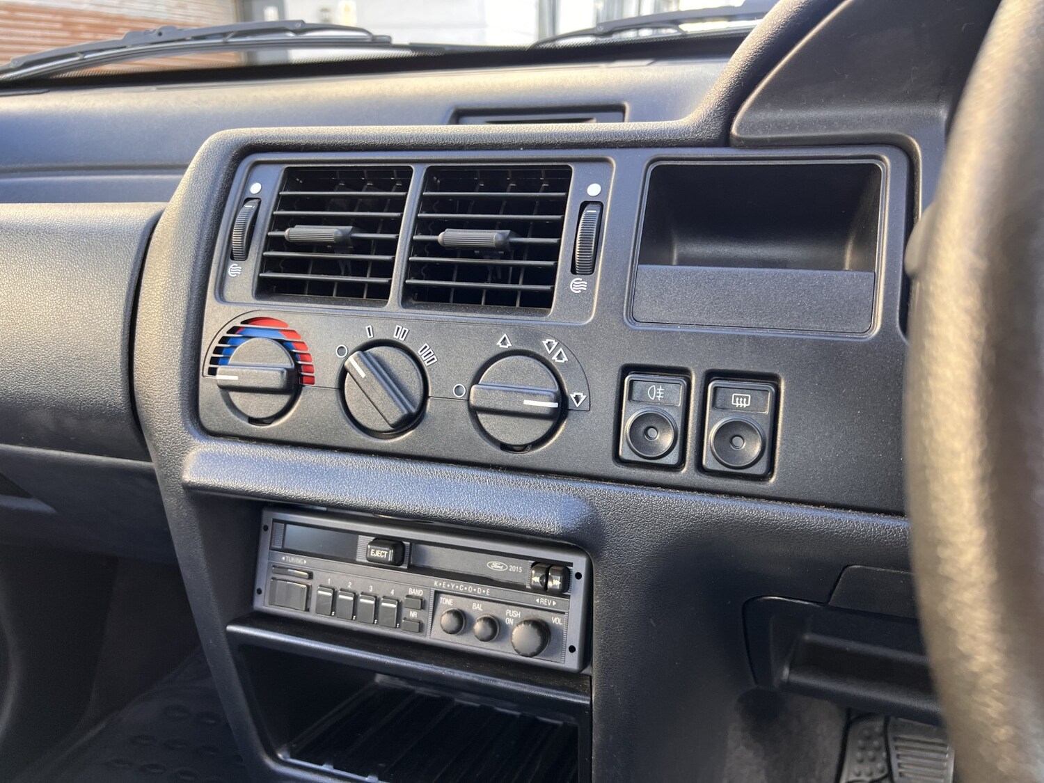 Used Ford Escort 1993 for sale - 77915702: Photo 22