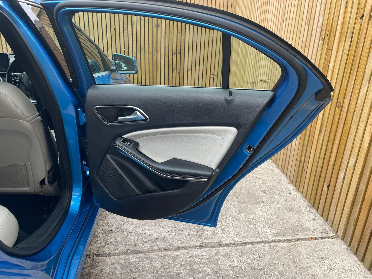 Used Mercedes-Benz A-Class 2015 for sale - 77066659: Photo 40