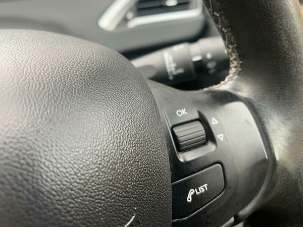 Used Peugeot 208 2016 for sale - 76270385: Photo 36