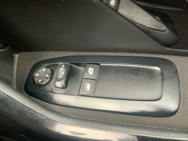 Used Peugeot 208 2016 for sale - 76270385: Photo 40
