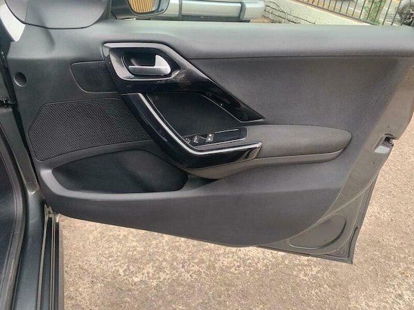 Used Peugeot 208 2016 for sale - 76270385: Photo 41