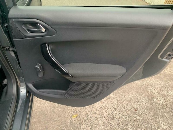 Used Peugeot 208 2016 for sale - 76270385: Photo 43