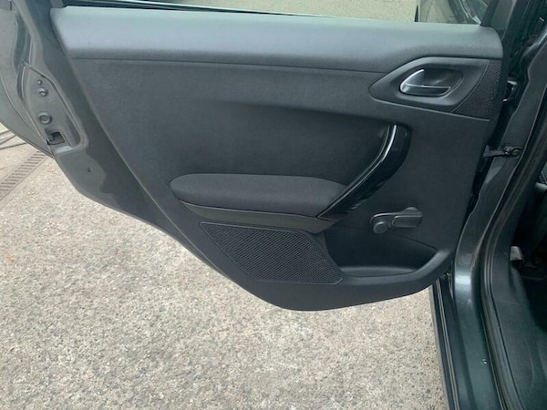 Used Peugeot 208 2016 for sale - 76270385: Photo 45