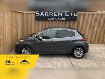 Used Peugeot 208 2016 for sale - 76270385: Photo
