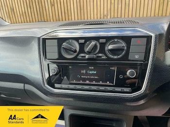 Used Volkswagen up! 2018 for sale - 76377255: Photo