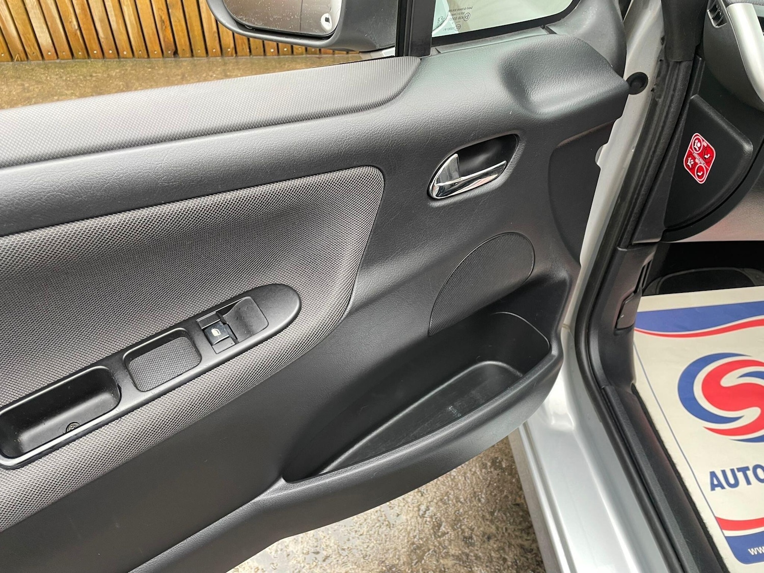 Used Peugeot 207 2010 for sale - 76667237: Photo 31