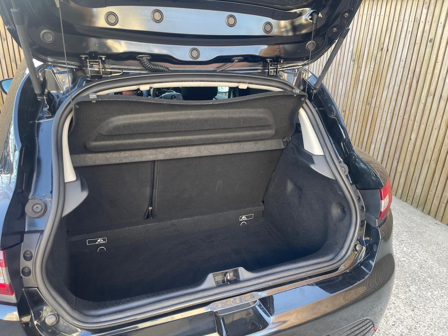 Used Renault Clio for sale - 77926079: Photo 15