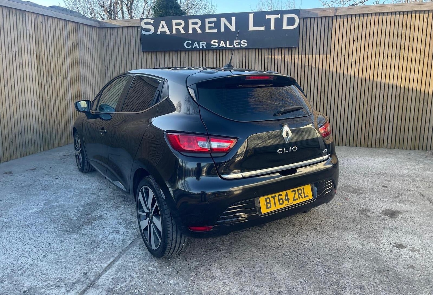 Used Renault Clio for sale - 77926079: Photo 2