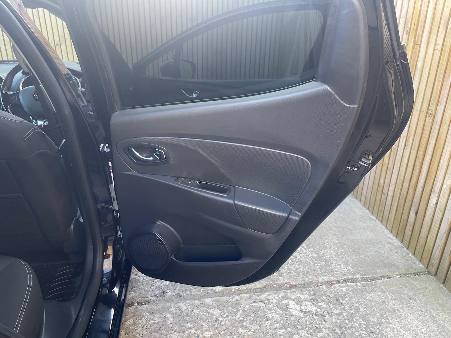 Used Renault Clio for sale - 77926079: Photo 32