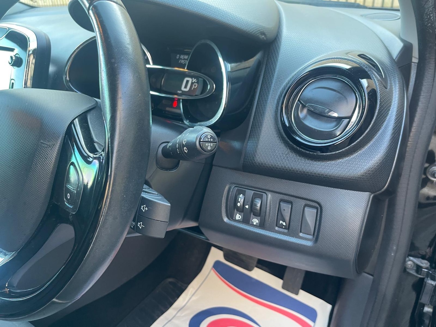 Used Renault Clio for sale - 77926079: Photo 35