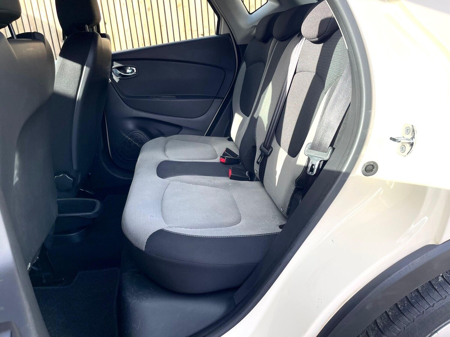 Used Renault Captur 2015 for sale - 77909028: Photo 37