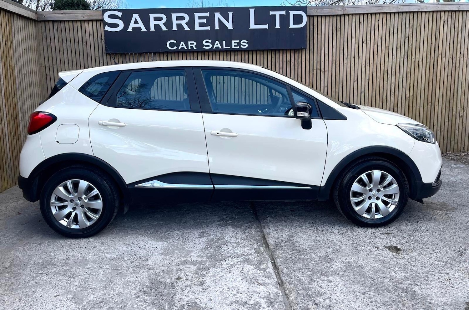 Used Renault Captur 2015 for sale - 77909028: Photo 4