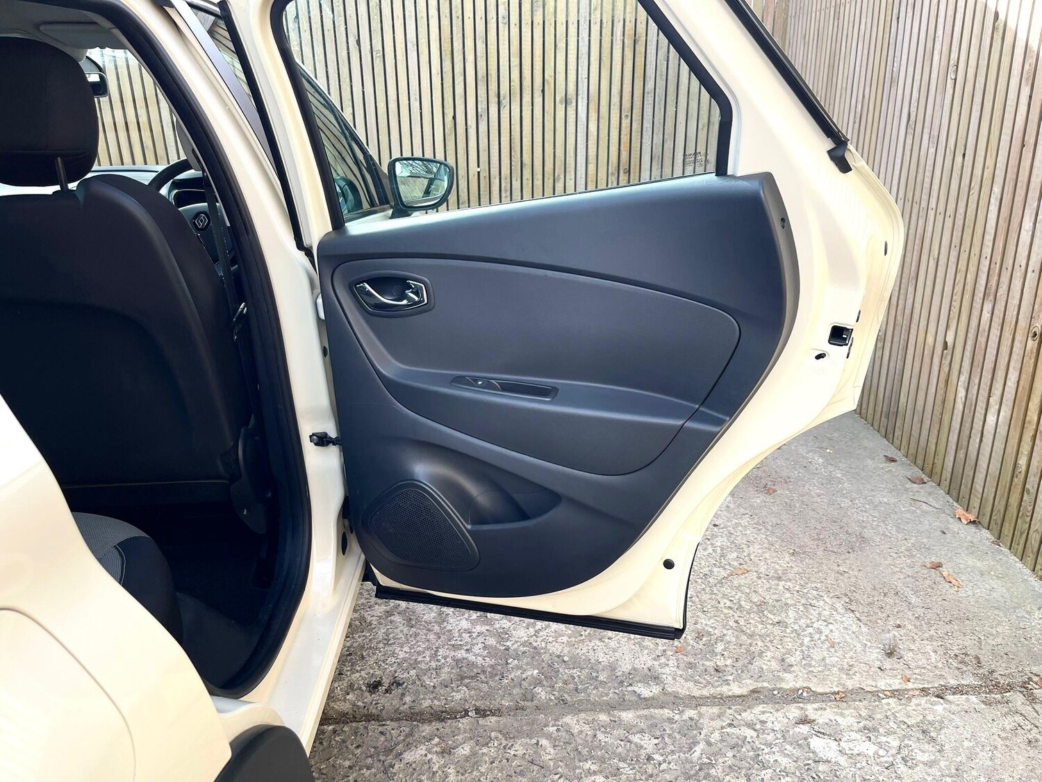 Used Renault Captur 2015 for sale - 77909028: Photo 40