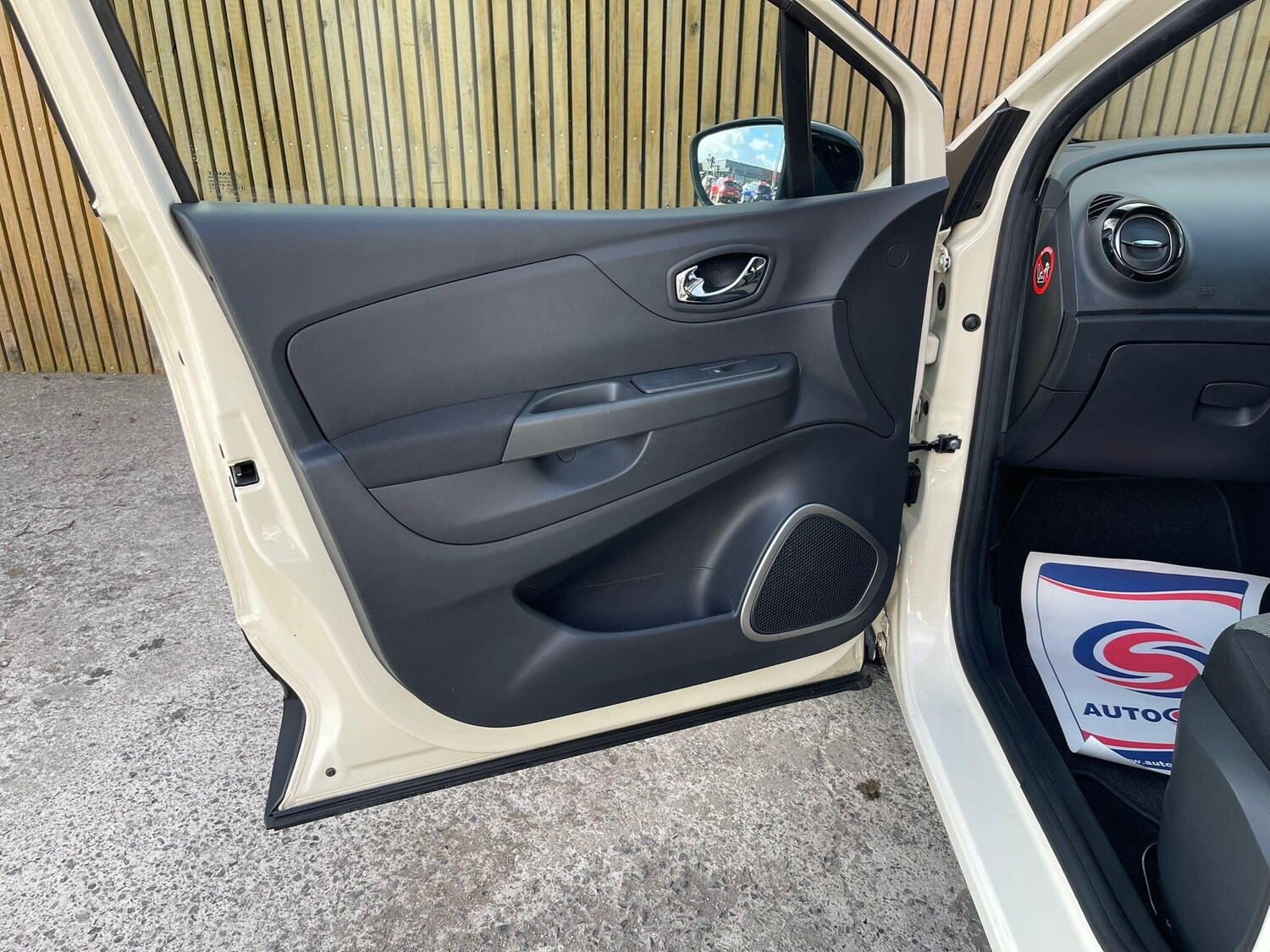 Used Renault Captur 2015 for sale - 77909028: Photo 42